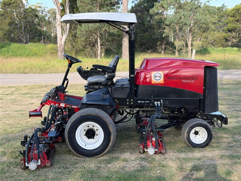 Photo 4. Toro Reelmaster 7000D ride on fairway cylinder reel greens golf course lawn mower