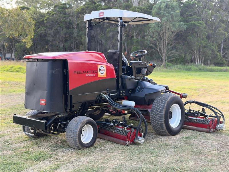 Photo 5. Toro Reelmaster 7000D ride on fairway cylinder reel greens golf course lawn mower