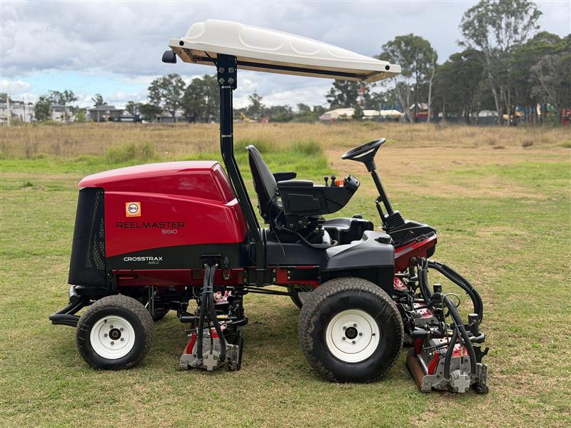 Photo 2. Toro Reelmaster 5610 cross trax AWD reel cylinder fairway greens commercial diesel lawn mower