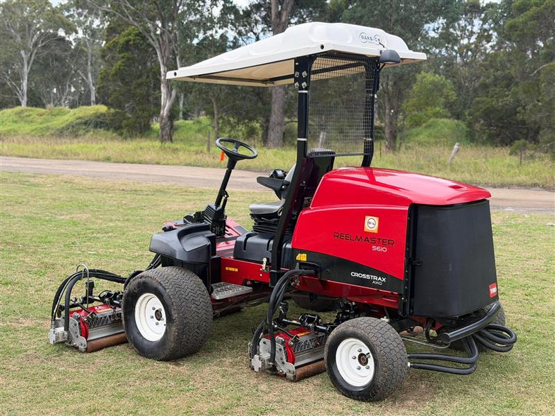 Photo 4. Toro Reelmaster 5610 cross trax AWD reel cylinder fairway greens commercial diesel lawn mower