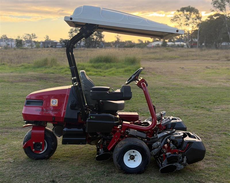 Photo 2. Toro Greensmaster 3360 E-Triflex Greens cylinder reel golf course ride on lawn mower