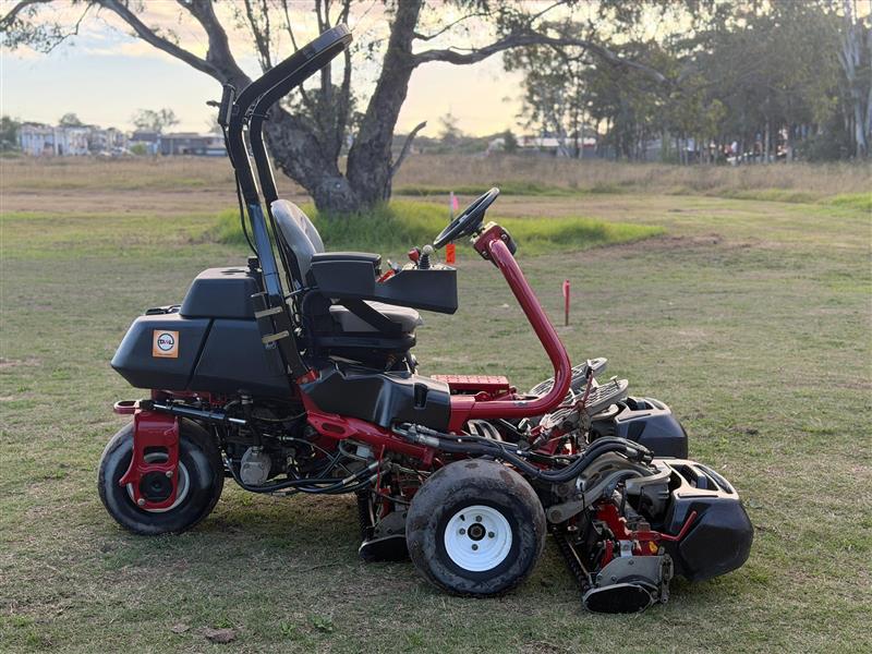 Photo 2. Toro Greensmaster 3300 triflex greens cylinder reel golf course ride on lawn mower