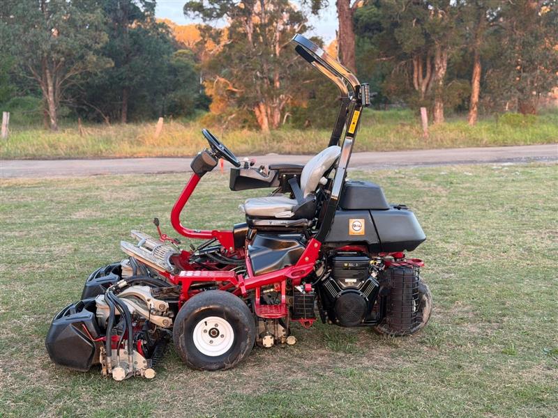 Photo 4. Toro Greensmaster 3300 Triflex greens cylinder reel golf course ride on lawn mower