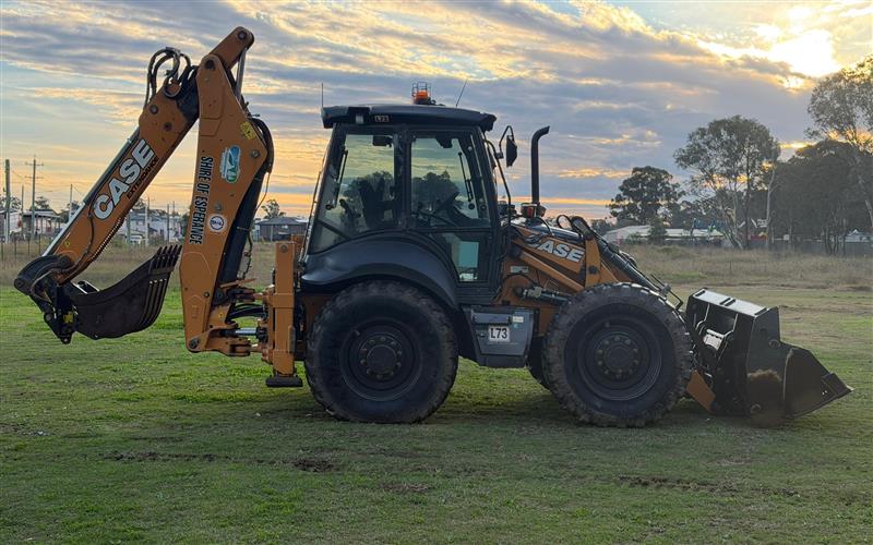 Photo 3. Case 695ST backhoe loader