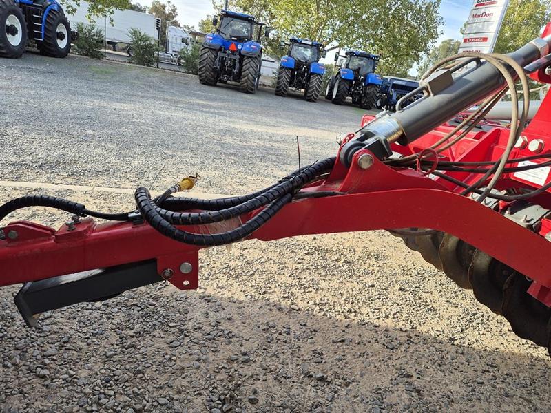 Photo 2. Unia Ares XL airseeder