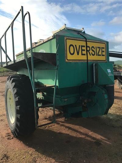 Photo 5. Simplicity 4000DTR Air Seeder Cart