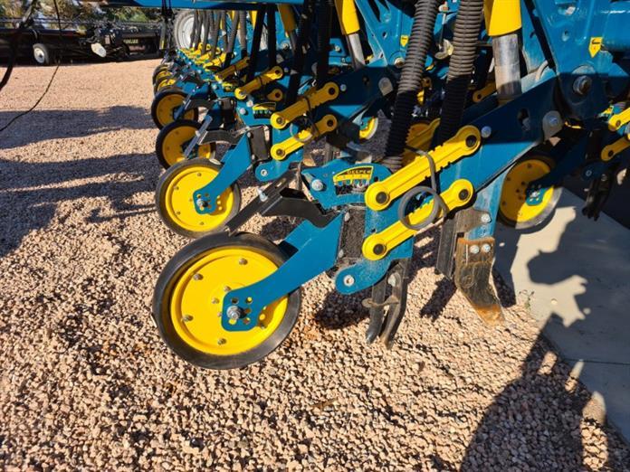 Equalizer 12000V Minimum Till Air Seeder, Seeding Tillage AA Other SA