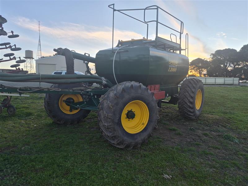 Photo 4. Simplicity TQS2-12000 Air Cart