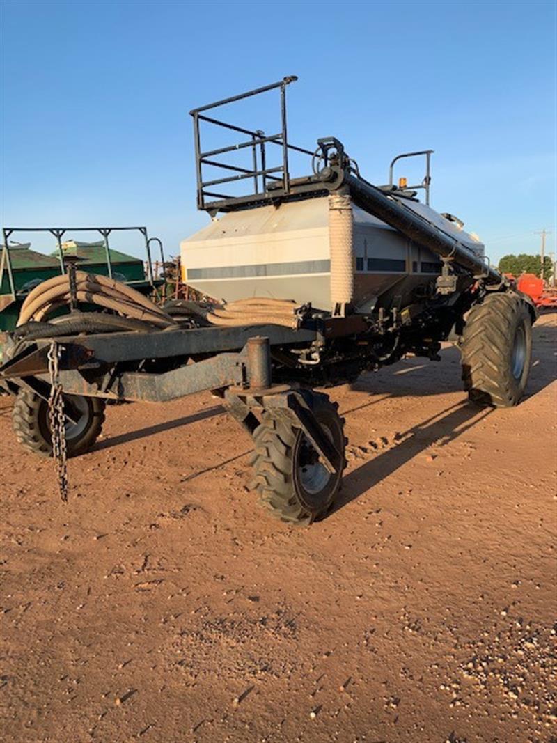 Photo 1. Flexicoil 2640 Air Seeder Cart