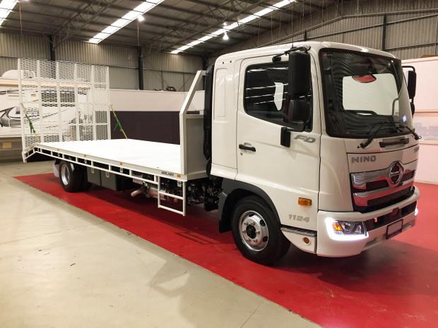 Photo 1. Hino FD 1124-500 Series Beavertail