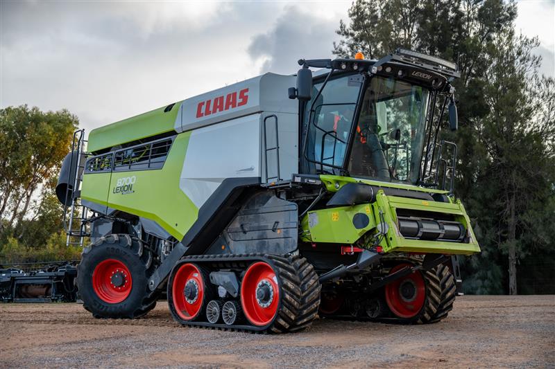 Claas Lexion 8700T combine harvester