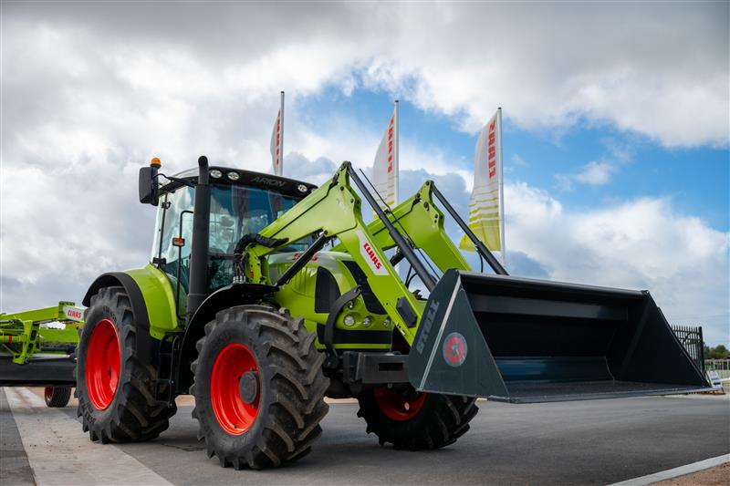 Claas ARION 640 Tractor FWA/4WD