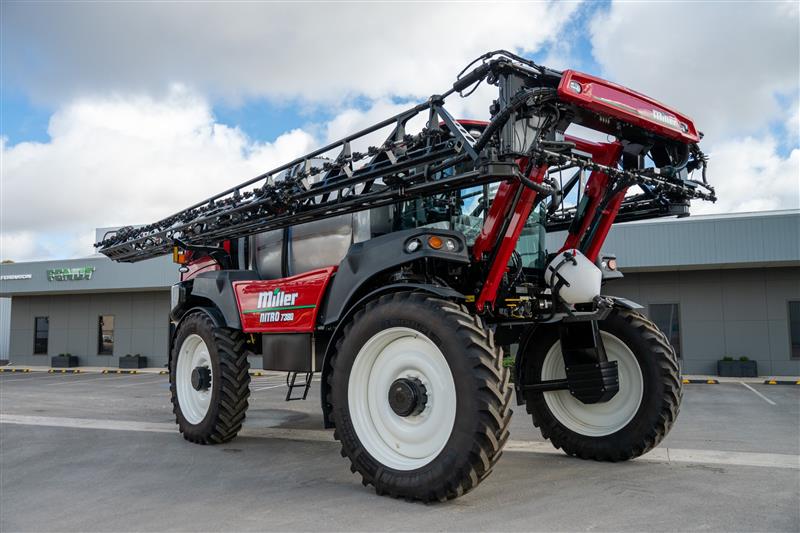 Miller Nitro 7380 Boom Spray