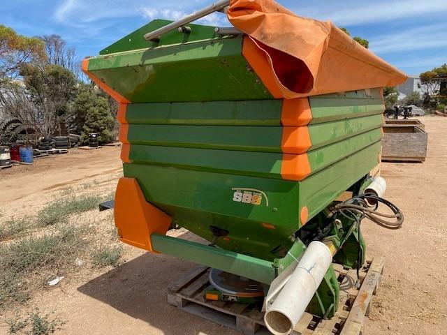 Photo 1. Amazone ZA-M 1501 Fertilizer Manure Spreader
