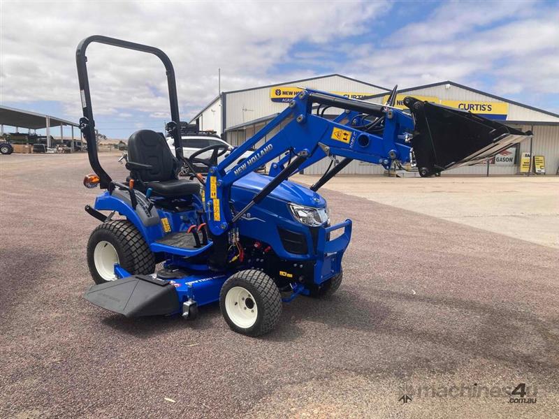 Photo 1. Boomer 25 Compact tractor