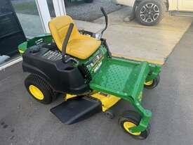 John Deere Z225 zero turn mower