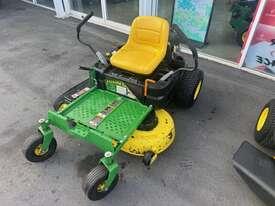 John Deere Z335 zero turn mower