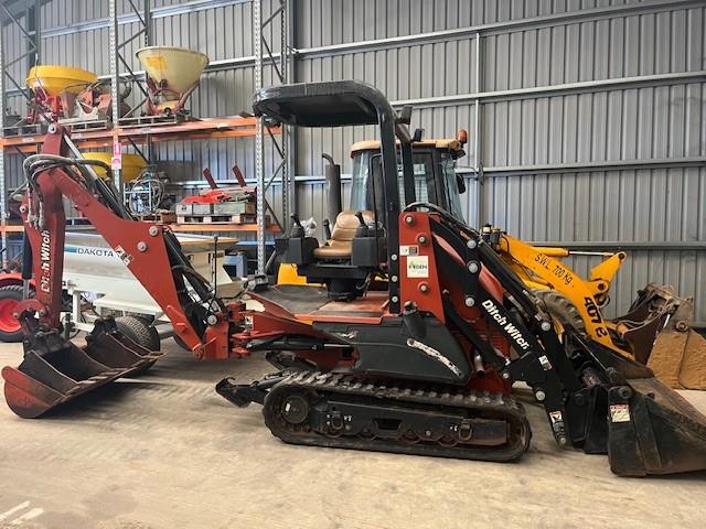Ditch Witch TX-1600 backhoe loader