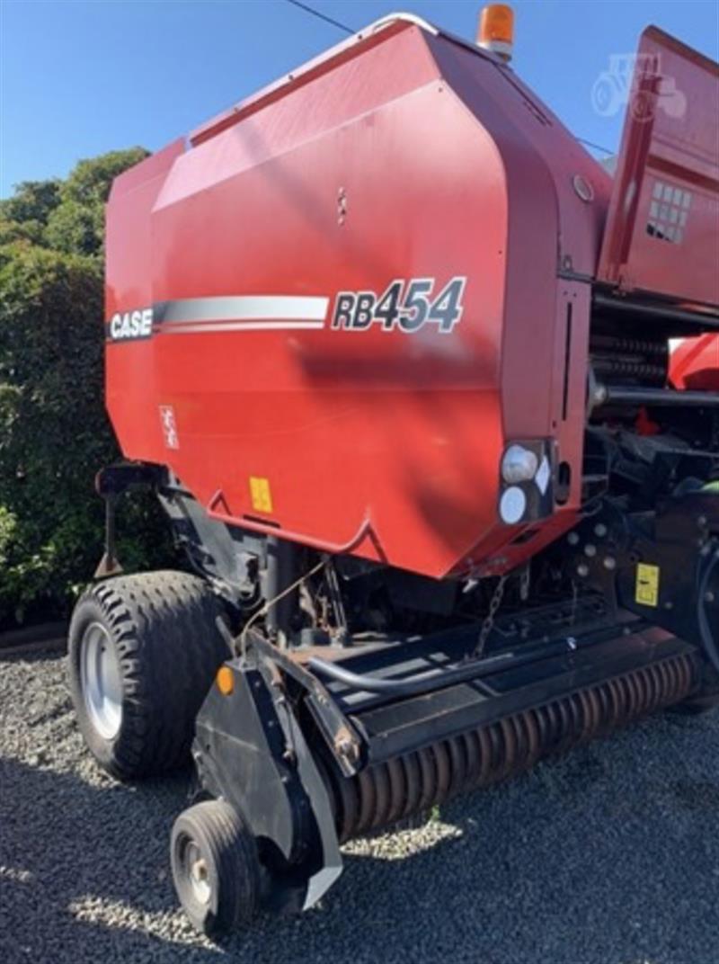 Photo 1. Case IH RB454 round baler