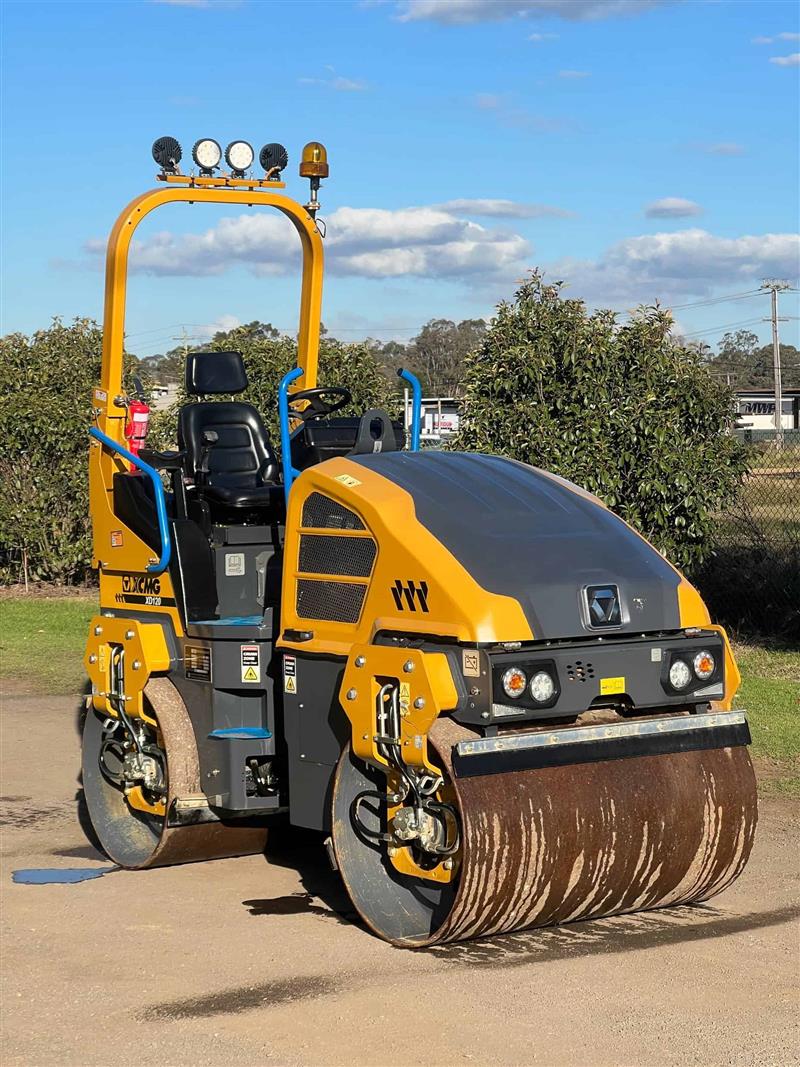 XCMG XD120 2.7T dual smooth drum roller