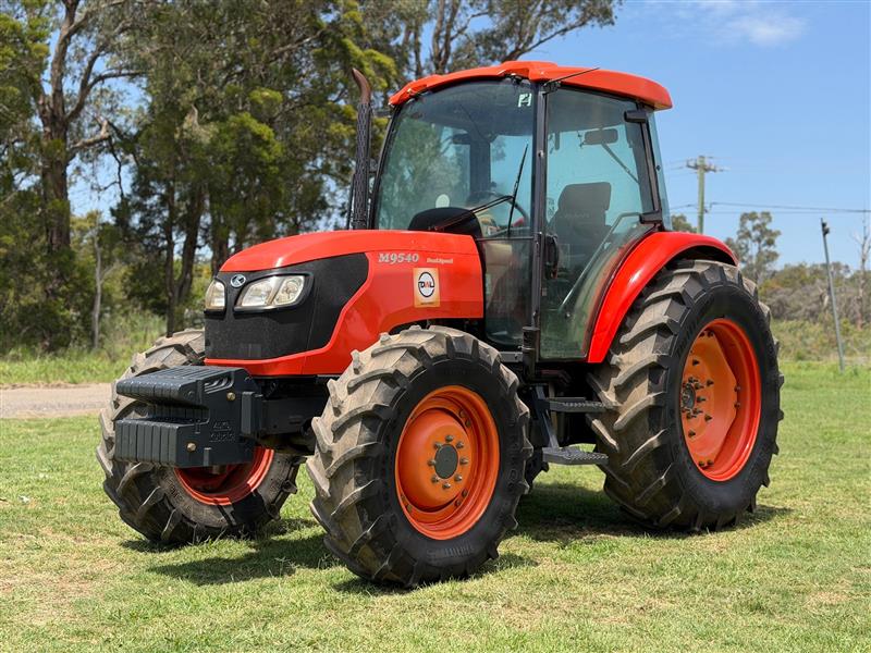 Kubota M9540DHC diesel 4x4 AWD farm tractor