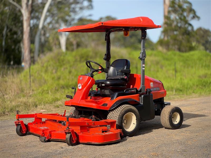 Photo 1. Kubota F3690 72 diesel out front deck ride on lawn mower