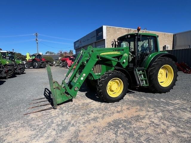 John Deere 6520 tractor