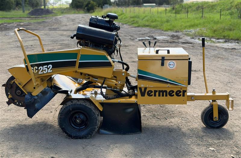 Vermeer SC252 self propelled stump g...