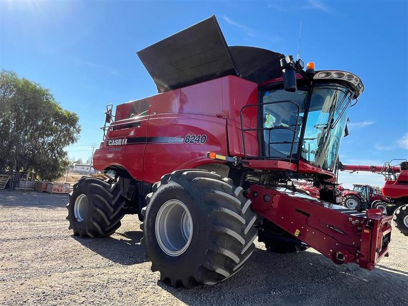 Case IH 8240 combine harvester