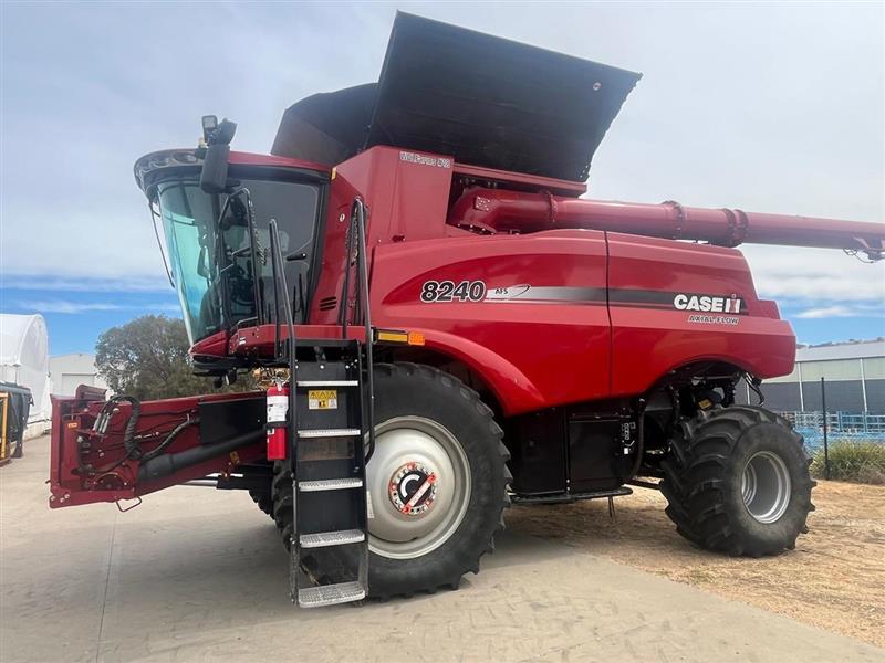 Case IH 8240 combine harvester
