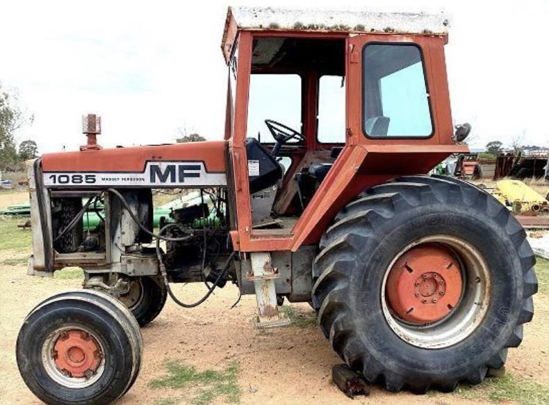 Massey Ferguson 1085 tractor