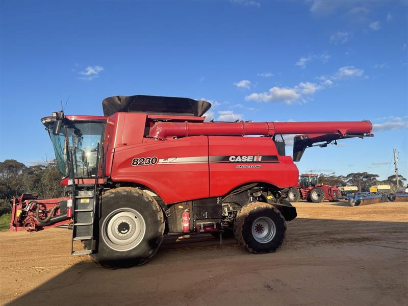 Photo 1. Case IH 8230 combine harvester