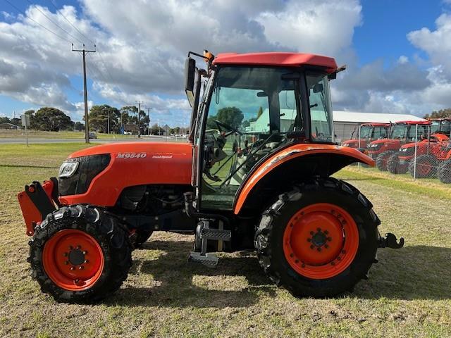 Kubota M9540-DHC-DS tractor
