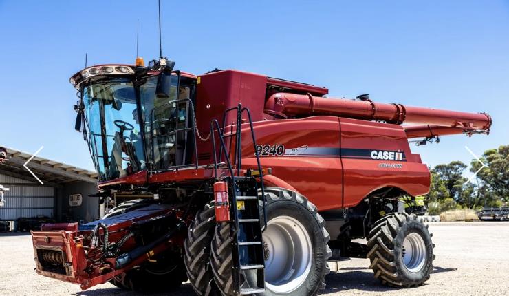 Case IH 9240 combine harvester