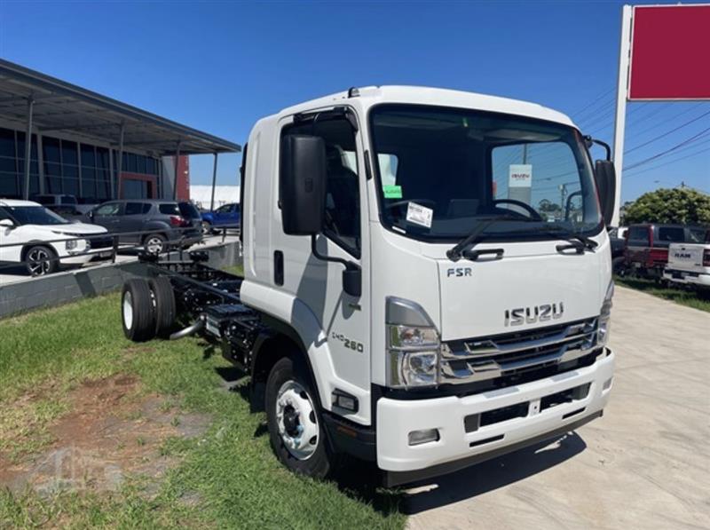 Photo 1. Isuzu FSR 140-260 truck