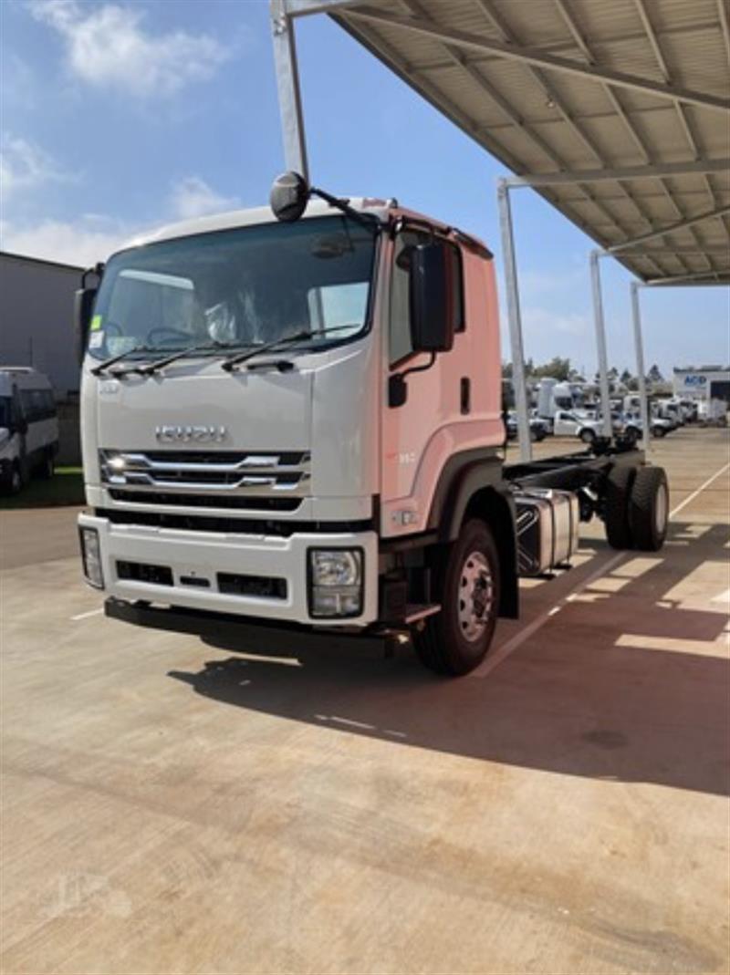 Isuzu FXR165-350 truck