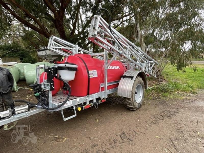 Photo 1. Silvan 2G18MOBG sprayer