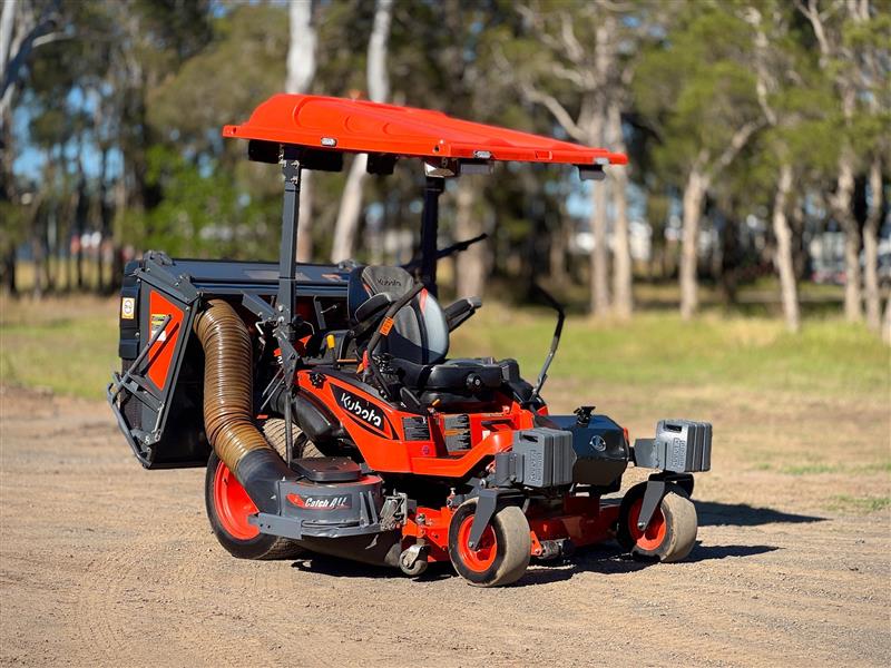Kubota ZD1211 with catcher kit commercial diesel zero turn ride on lawn mower