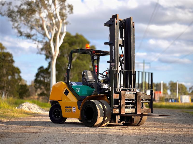 Komatsu FD45YT  4.5M 4.5T diesel forklift telehandler