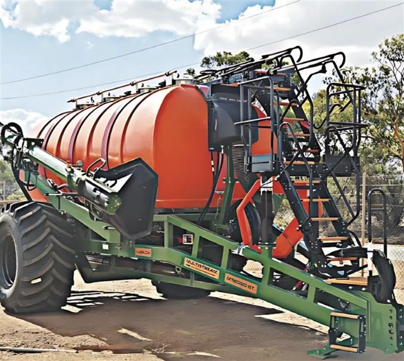 Ausplow M18000 boomsprayer