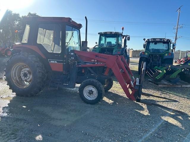 Case IH 685XL Cab tractor