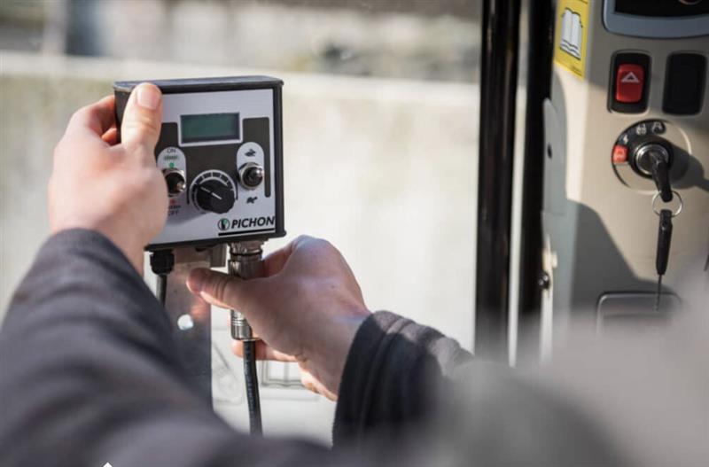 Pichon spreader control systems