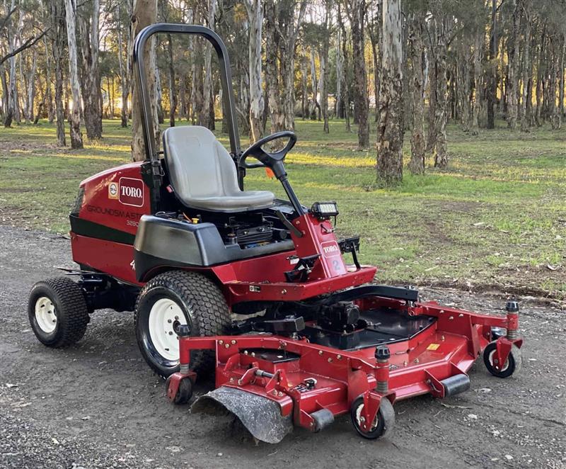 Photo 1. Toro Groundsmaster 3280D 72 front deck ride on mower