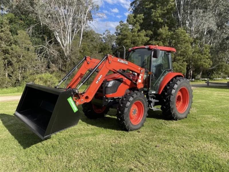 Kubota M8540 tractor