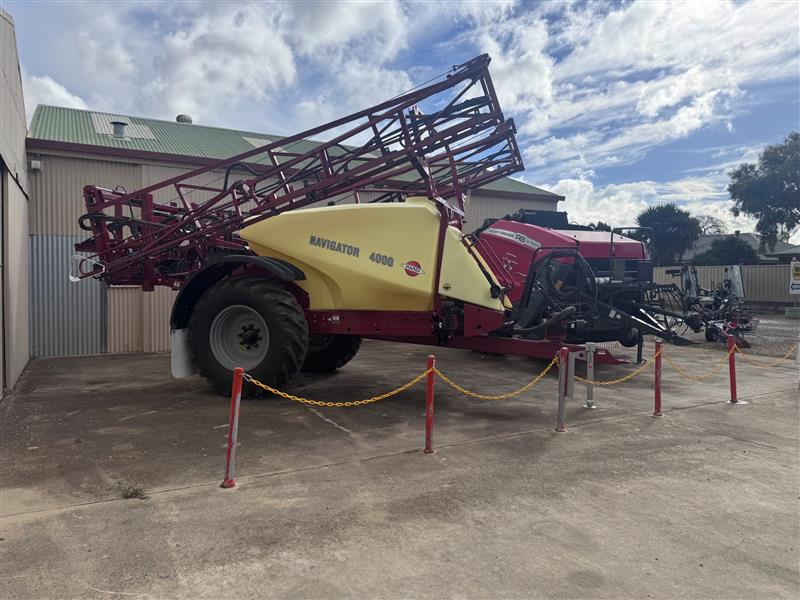 Hardi Navigator 4024 4000L 24m eagle boom trailing boom sprayer