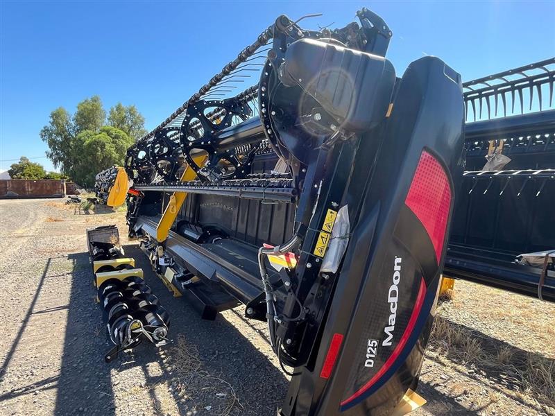 Macdon D125 harvester front