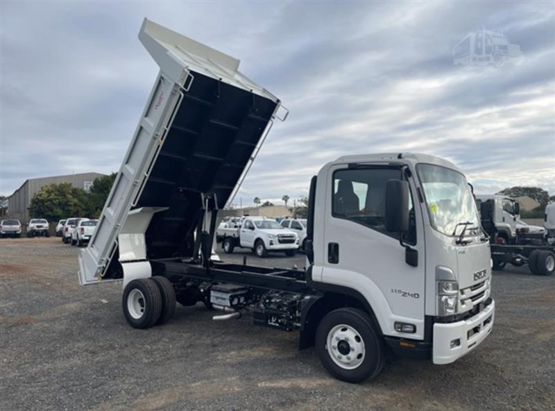 Photo 1. Isuzu FRR 110-240 truck