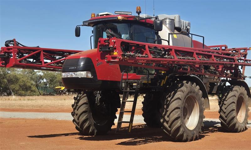 Case IH Patriot 4430 self propelled ...