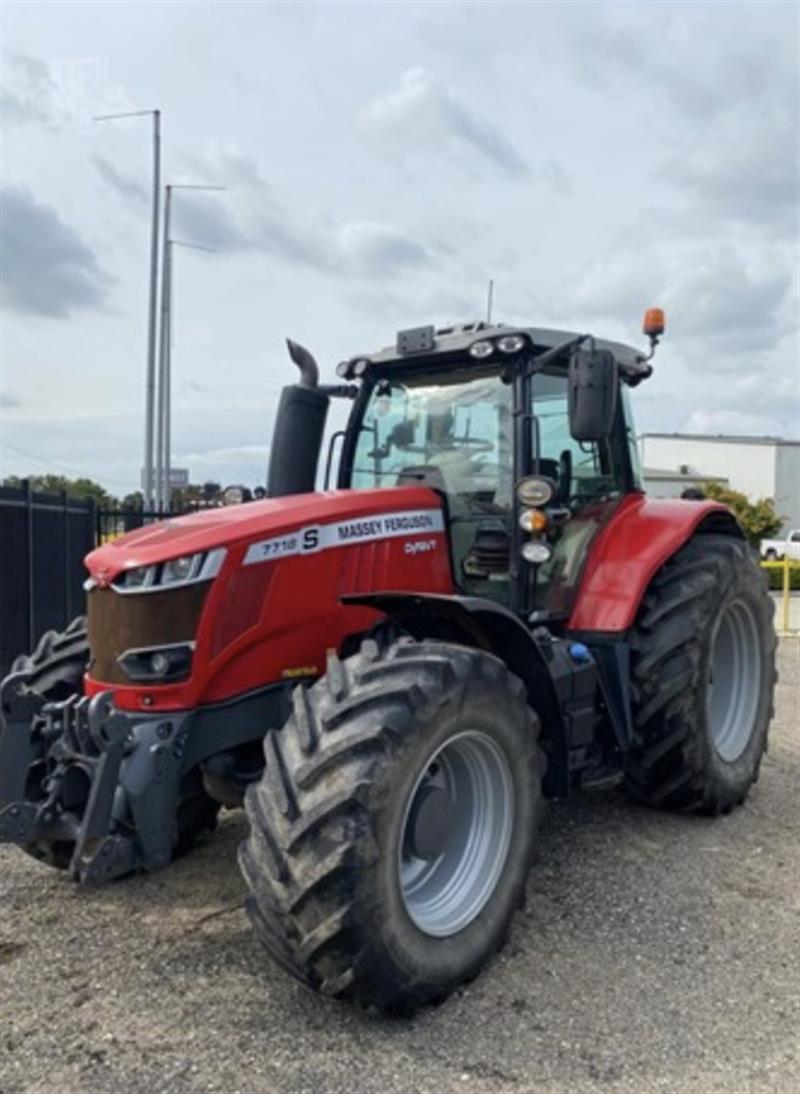 Massey Ferguson 7718S tractor