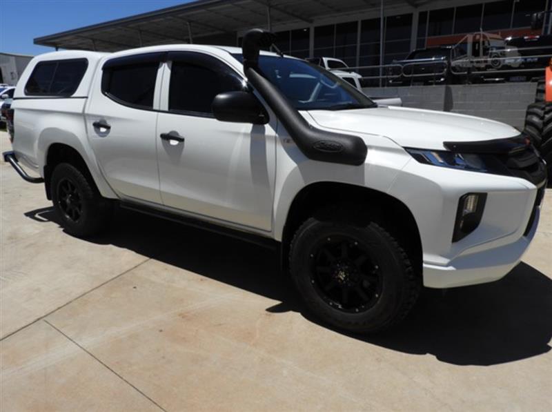 Photo 1. Mitsubishi Triton ute